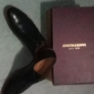 A pair of men's dress shoes